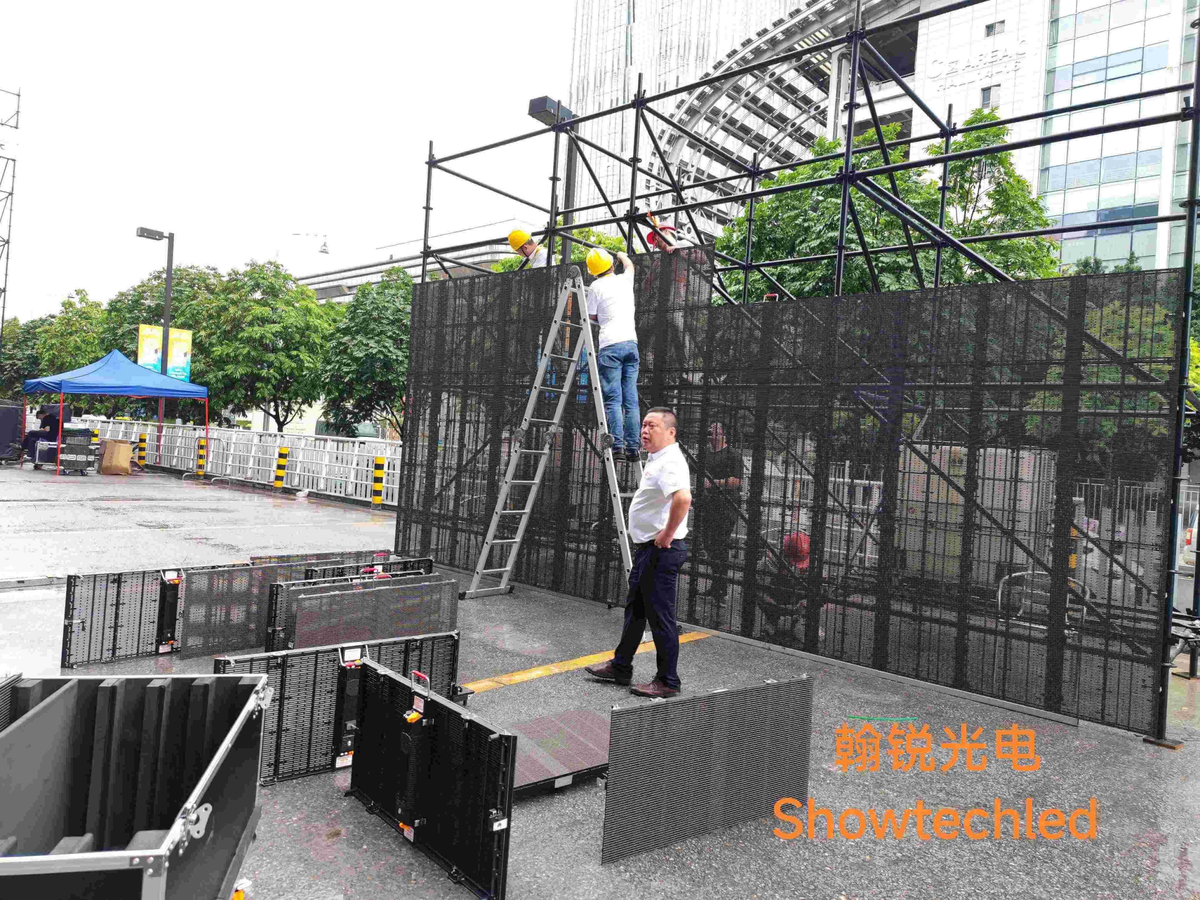 showtechled sponsored Guangzhou GETshow outdoor line array audio PK competition LED outdoor transparent screen (ice screen P3.91-7.81)