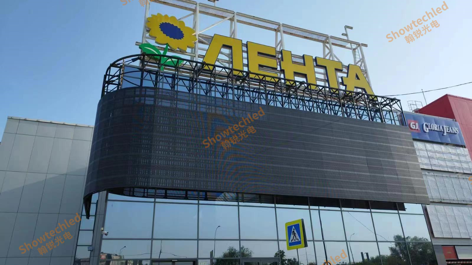 Russia installed 268m² square outdoor mesh LED screen successful case